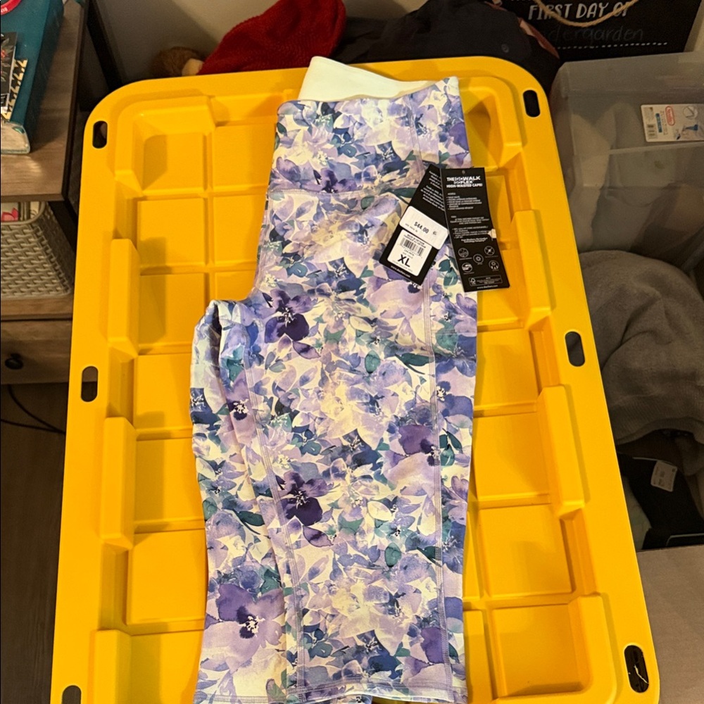 Skechers women Capri leggings- Purple and Blue Floral